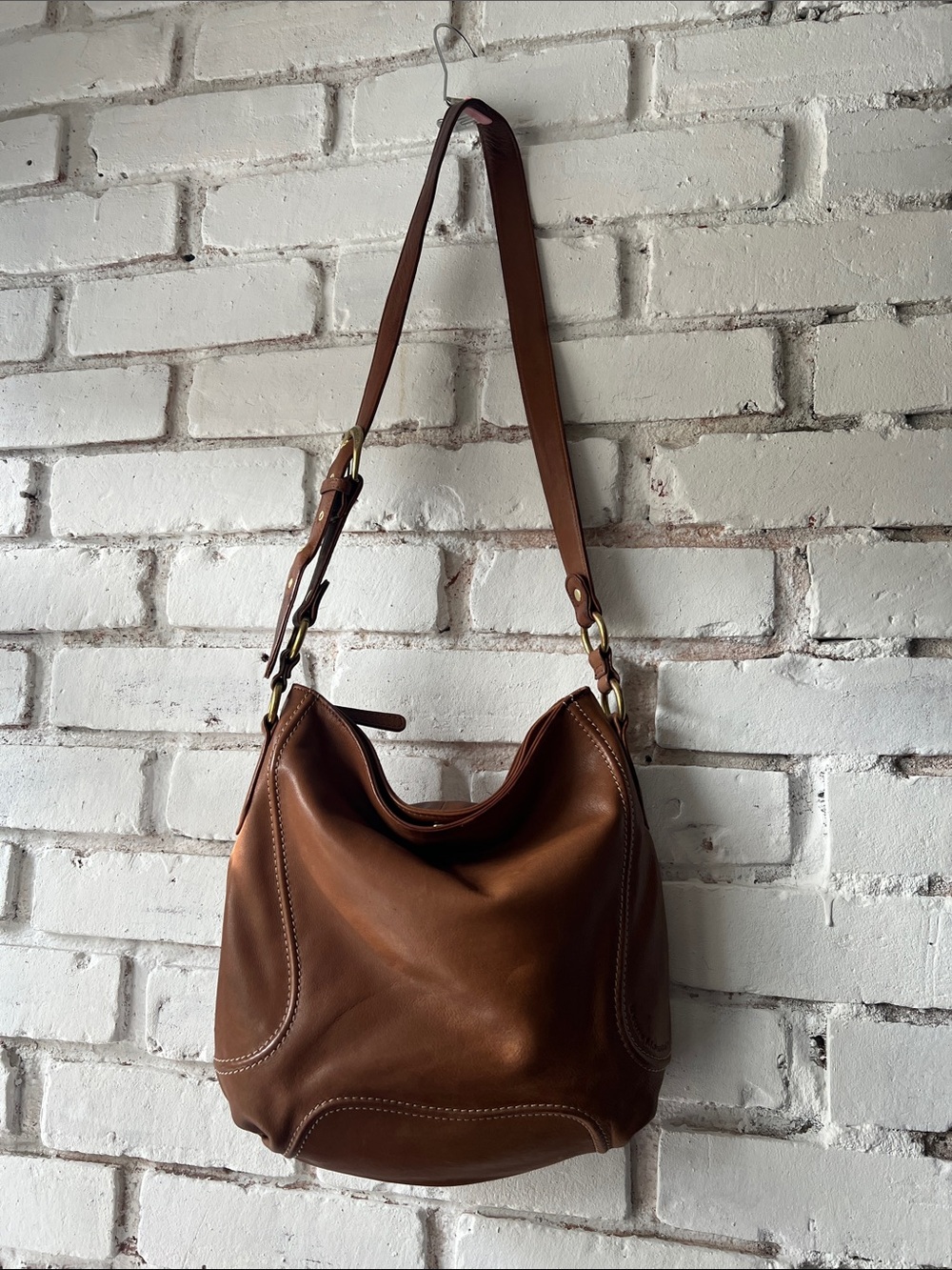 Stone Mountain Accessories Brown Leather Shoulder Bag tote with buckle strap